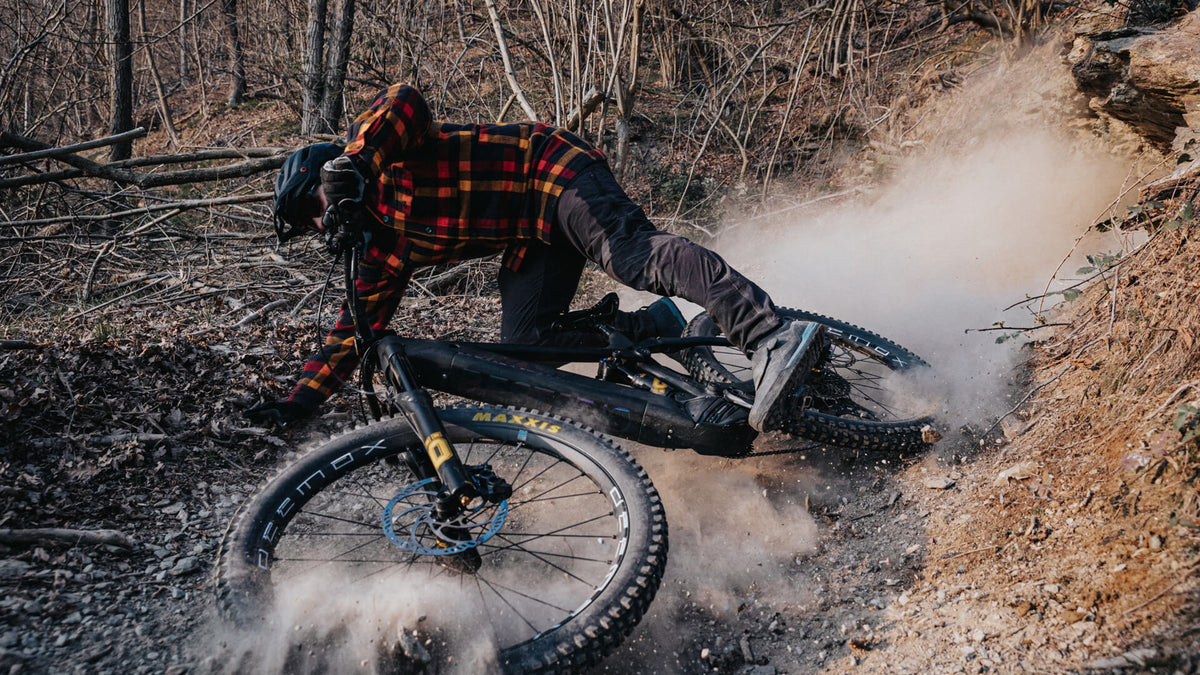 Mountainbiker mit HoheAcht E-MTB in action